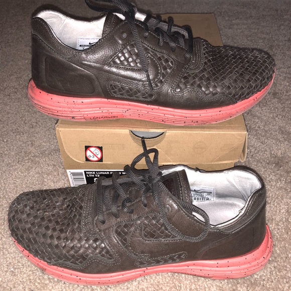 nike lunar flow woven